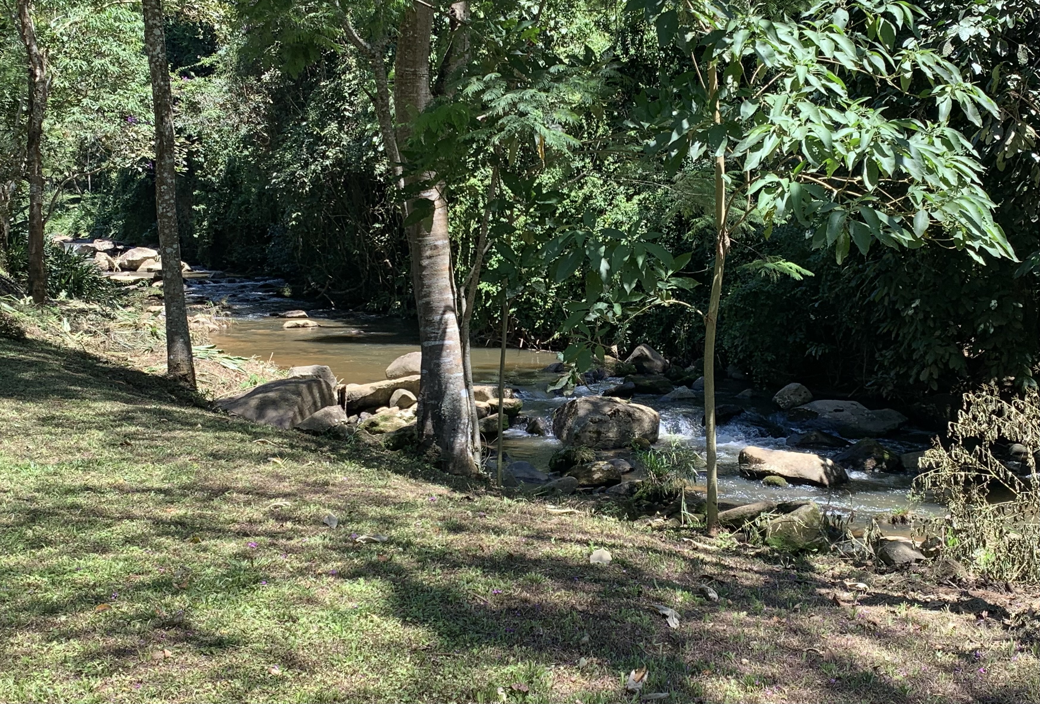 Rio Fagundes com algumas das piscinas naturais