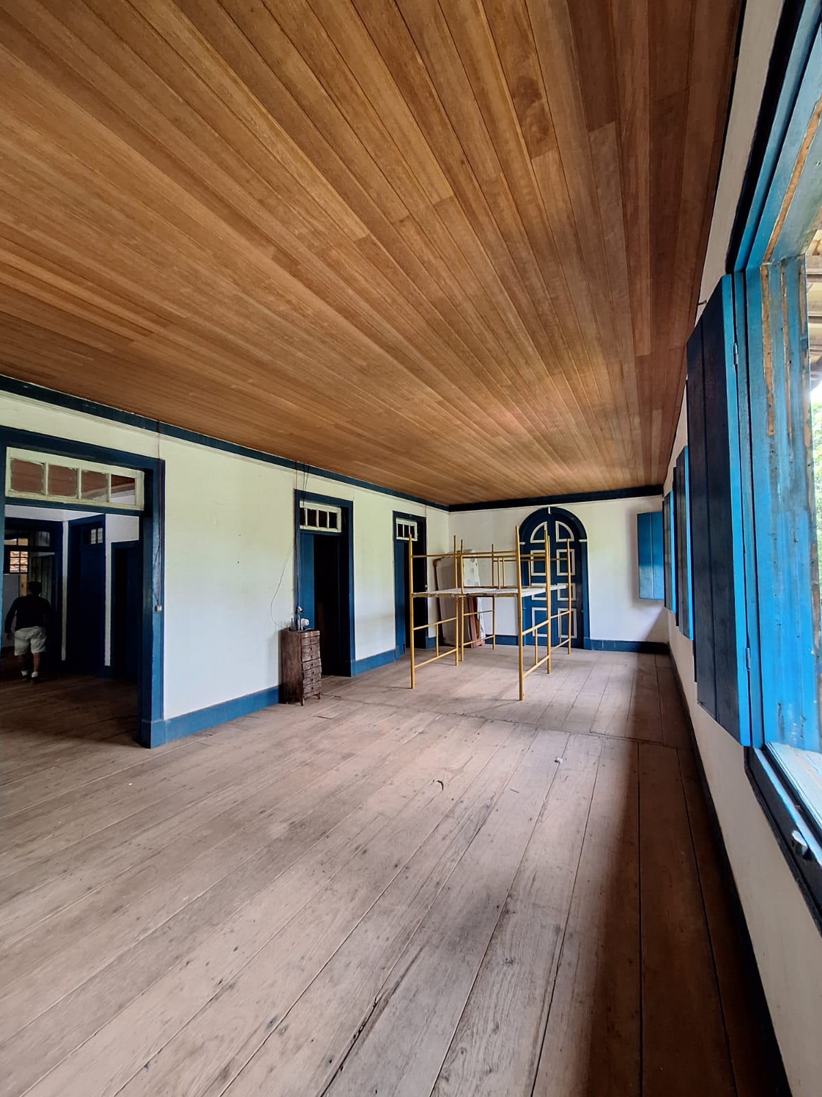 Colocação de teto em todo o primeiro andar - Sala de estar