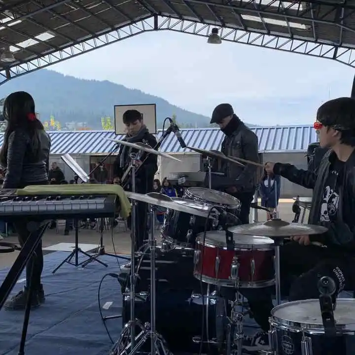 Tributo a músicos nacionales