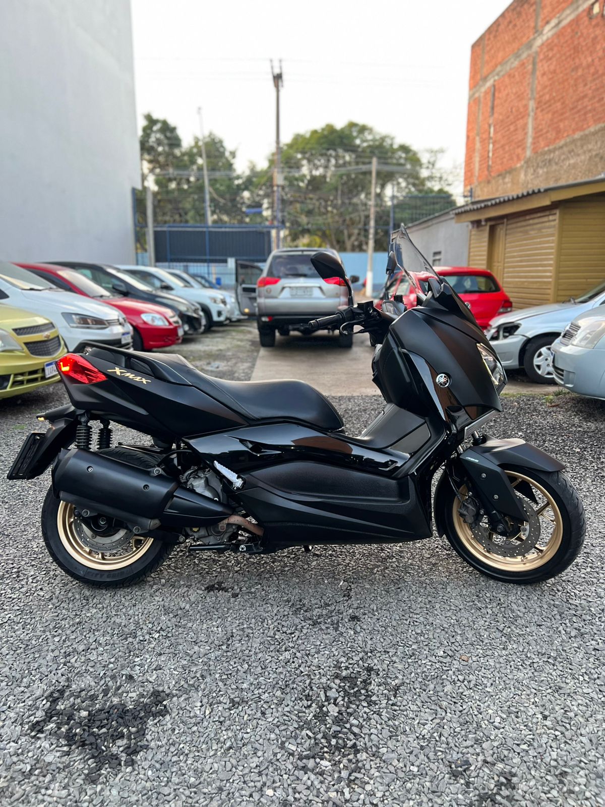 YAMAHA XMAX 250 21
